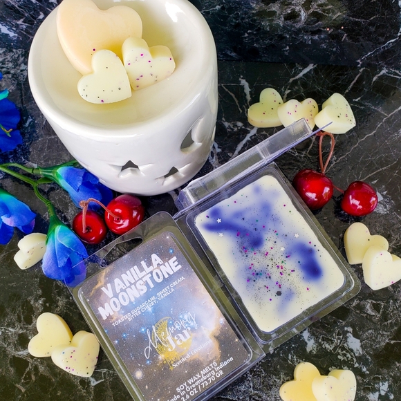 Vanilla Moonstone - Soy Wax Melt Clamshell 2.6oz - Picture 3 of 3